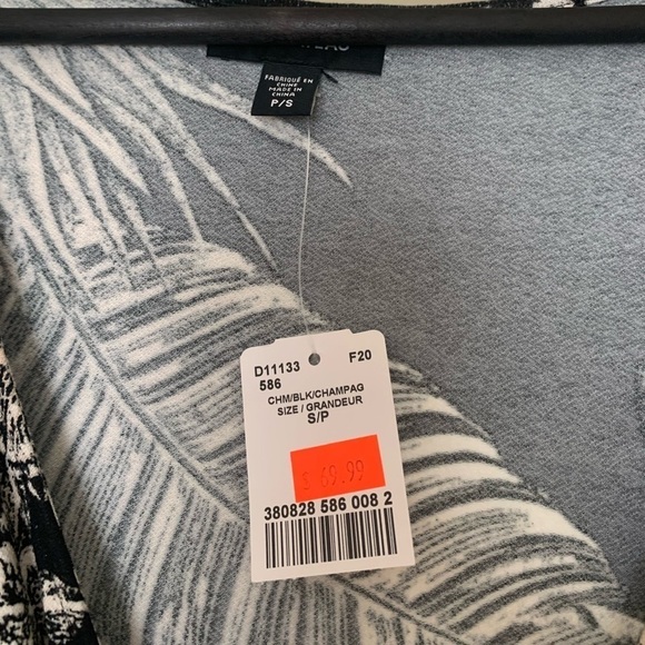 Le Chateau wrap dress - Picture 3 of 3